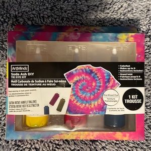 ArtMinds Soda Ash DIY Tie
Dye Kit NWT
